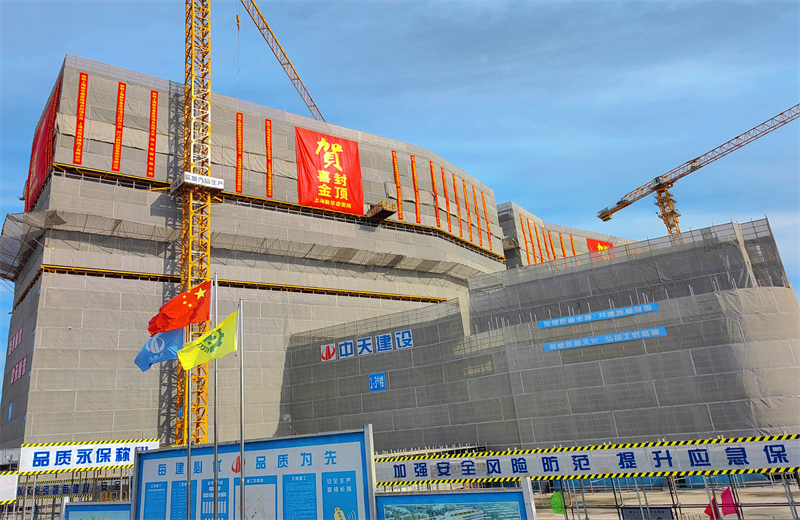 2024年10月30日，星空电子三建上海新华泰医院项目主体封顶。